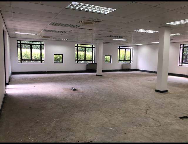 172M² OFFICE TO LET IN HYDE PARK